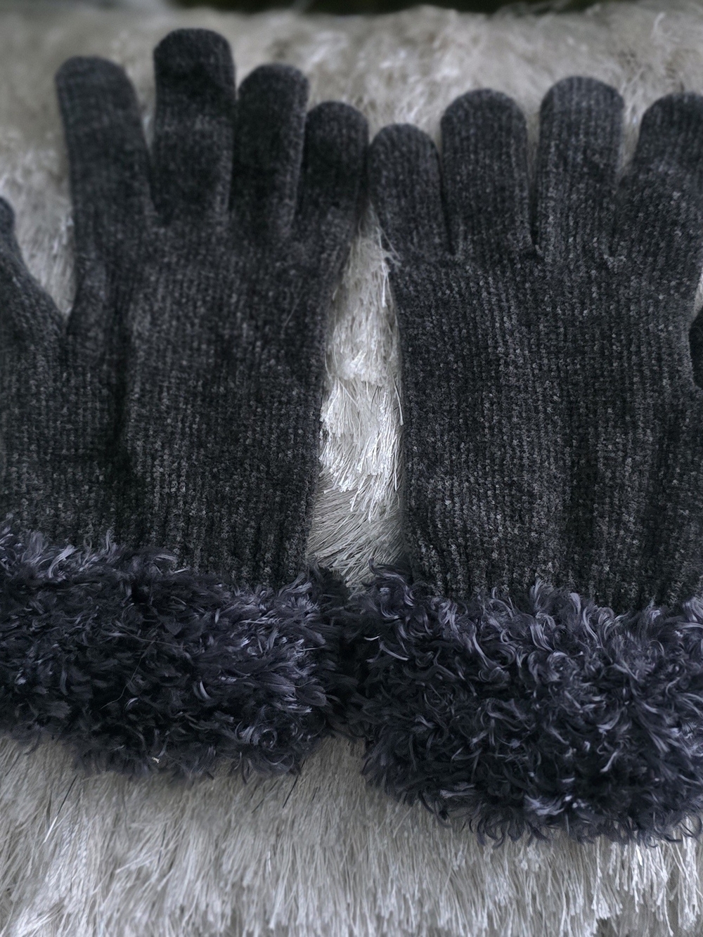 Cejon Dark Gray Knit Gloves with Faux Fur Cuff